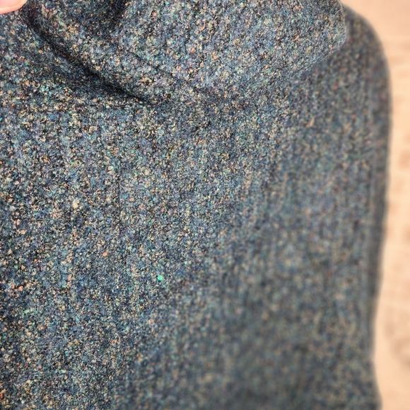 Aritizia Babaton Green Campo Turtleneck - Picture 7 of 13